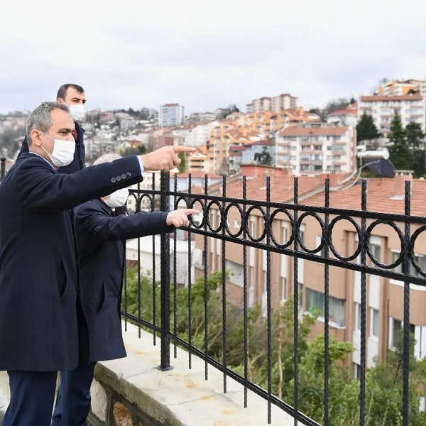 Bakan Özer laf değil, icraat için geldiğini gösterdi…