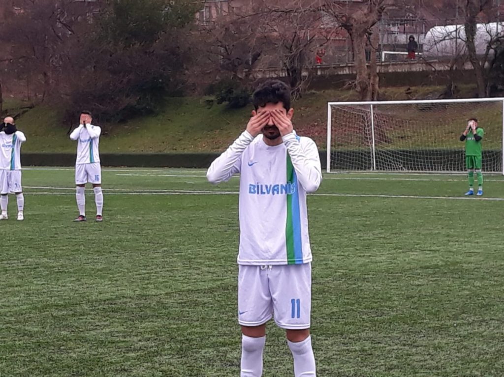 Hakemlere ilginç protesto…