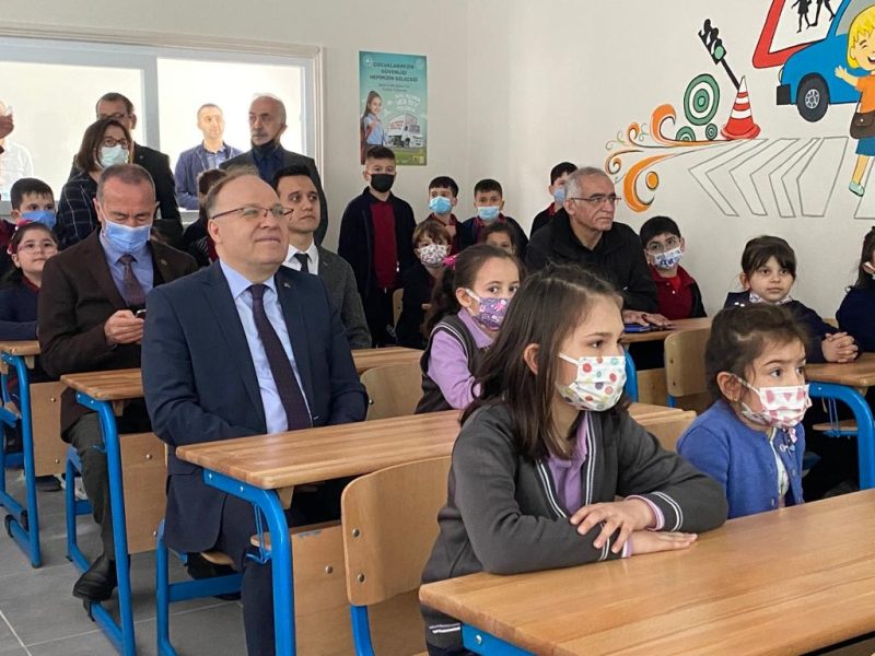 Ağaç yaşken eğilir…