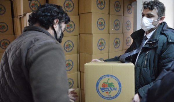 Ailelere gıda yardımı…