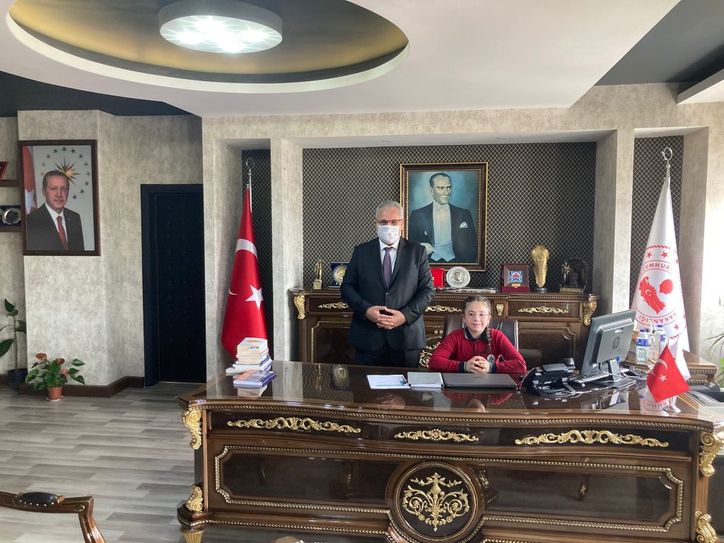 Makamını teslim etti…