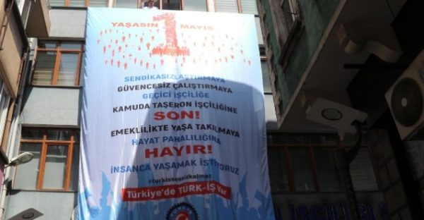 Dev pankart astılar…