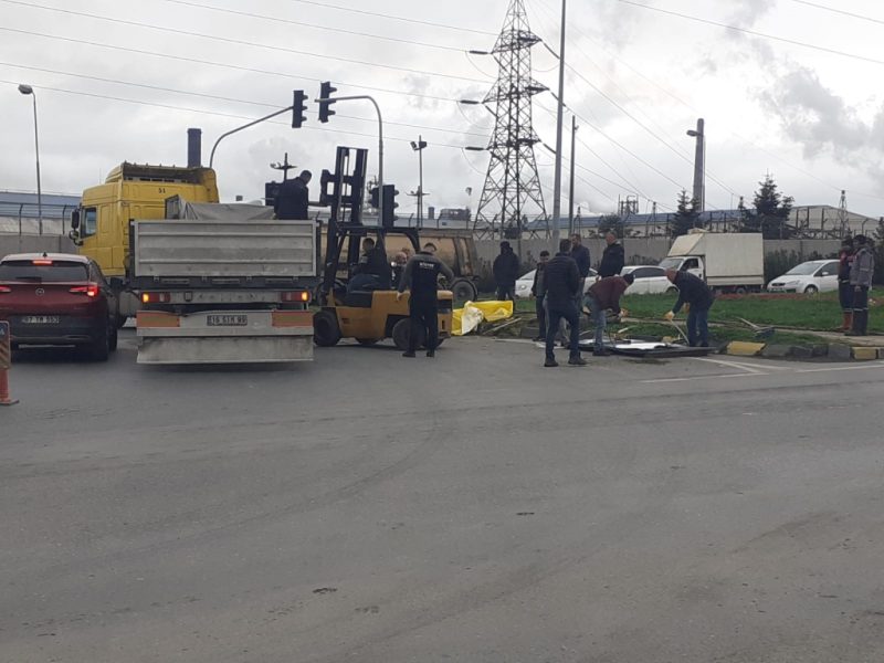 Yola saçıldılar…