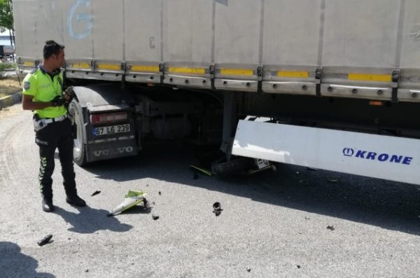 Tırın altına girdi…