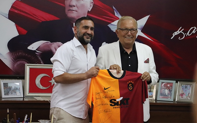 Destek vermeye geldi…