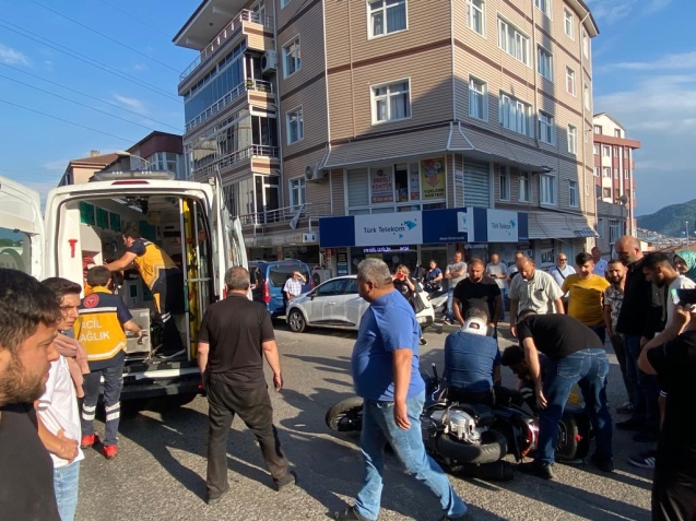 Kamyonet ile motosiklet çarpıştı…