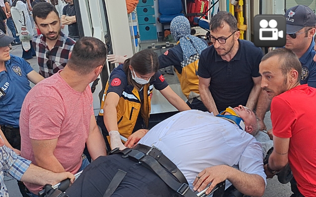 Ayırmak isterken başına sandalye yedi…