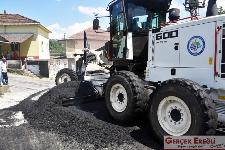 Sıcak asfalt dökülüyor…