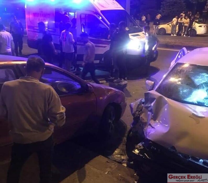 İki otomobil çarpıştı…