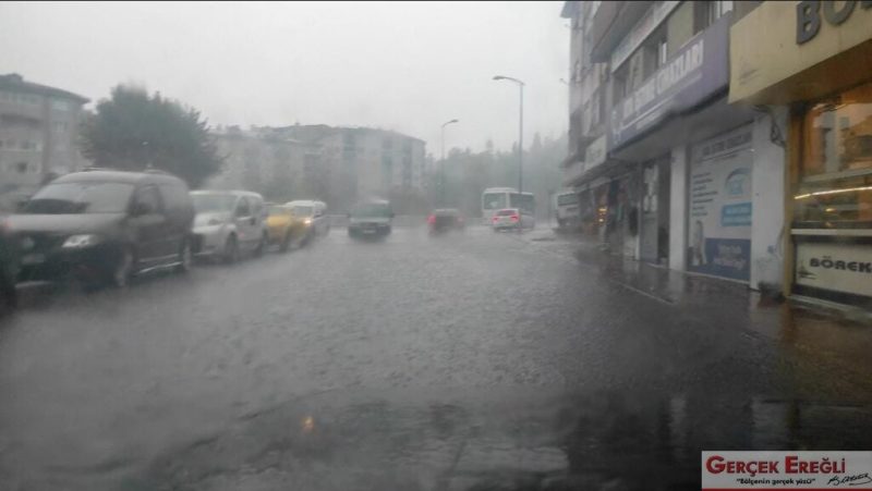 Şiddetli yağış zor anlar yaşattı…