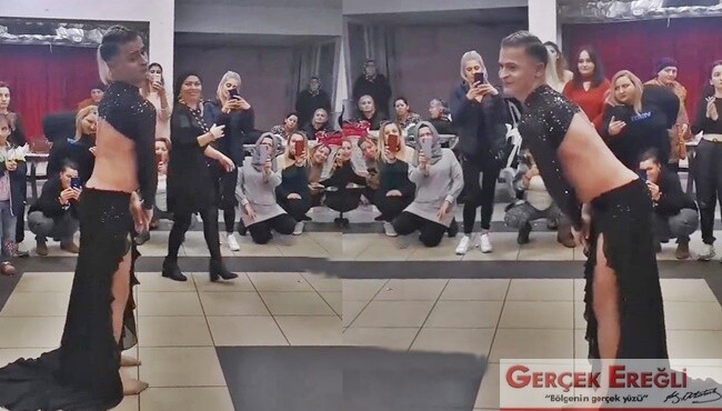 Erkek dansözle eğlendiler…