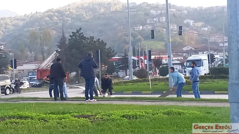 Yola saçıldılar…