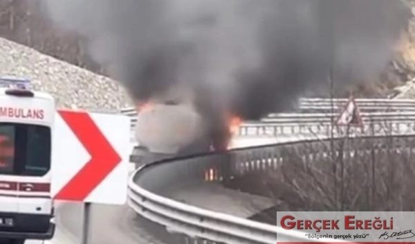 Akaryakıt tankeri alev aldı..