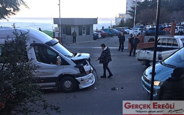 Servis aracı ile çarpıştı…