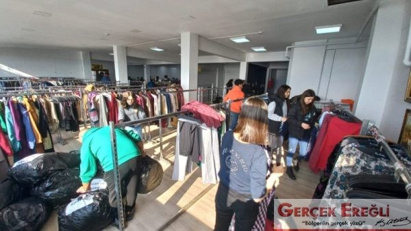 Depremzedeler için stant oluşturuldu…