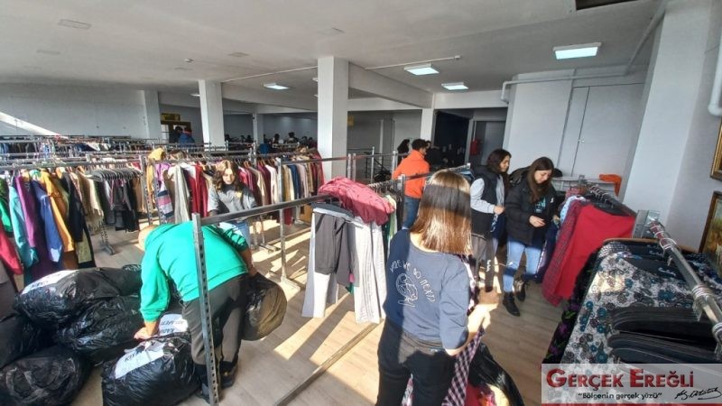 Depremzedeler için stant oluşturuldu…