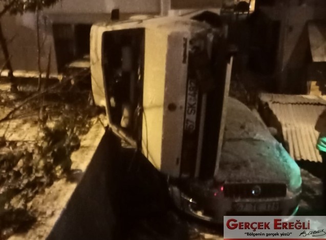 Aracın üzerine uçtu…