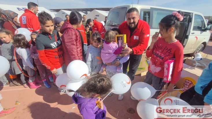 Çocukların yüzlerini güldürdü…