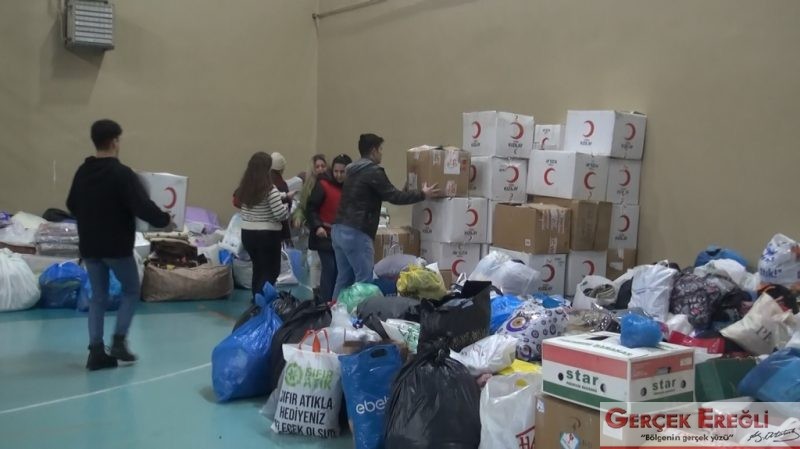 Karadeniz Ereğli Lisesi Spor Salonunda toplanıyor…