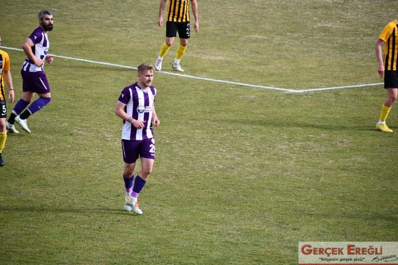 Altın çocuktan altın değerinde gol…