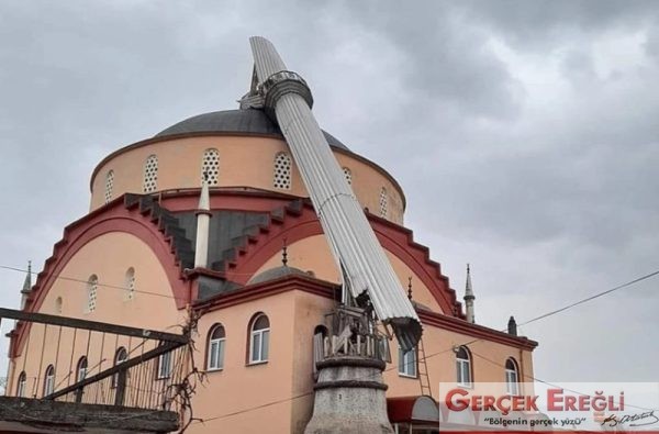 Caminin üzerine düştü…