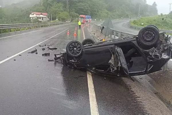 Otomobil hurdaya döndü…