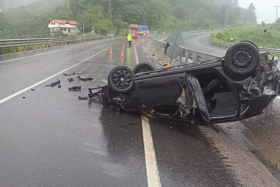 Otomobil hurdaya döndü…