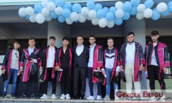 Mezun olup, kep attılar…