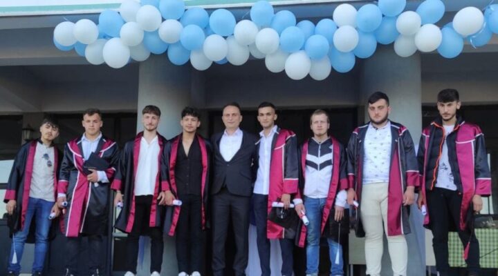 Mezun olup, kep attılar…
