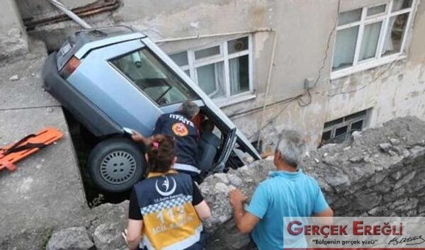 Merdiven boşluğuna savruldu…