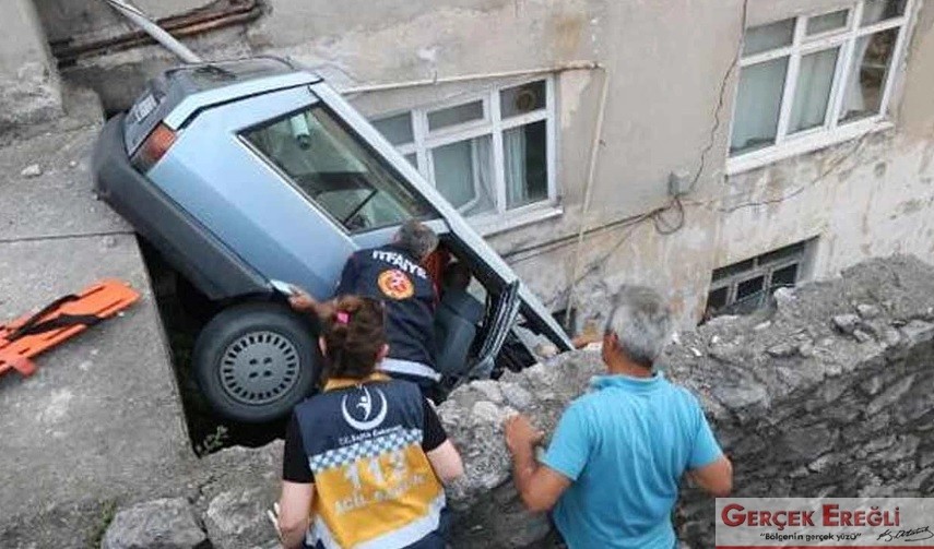 Merdiven boşluğuna savruldu…