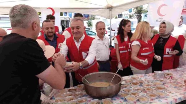 Kdz Ereğli Kızılay Şubesi aşure dağıttı…