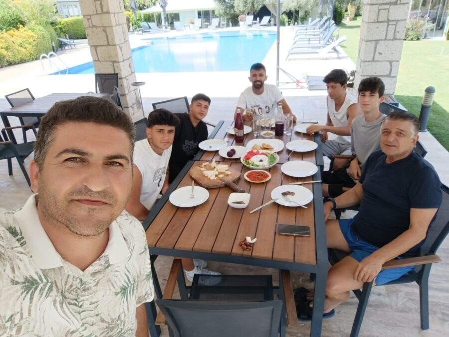 ZES tatilde, Vural’ın evinde…