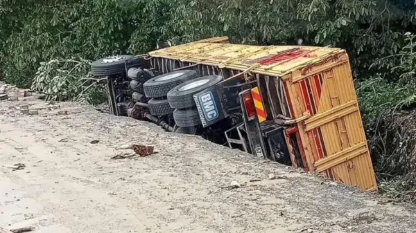 Seyir halindeyken yana devrildi…