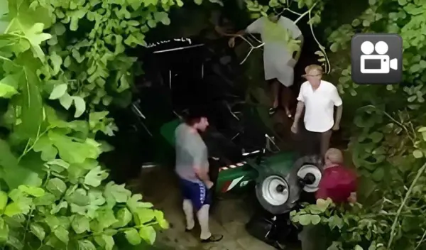 Kaza anında araçtan atladı…