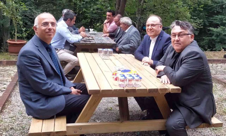 Kampa katılan öğrencilerle bir araya geldi…