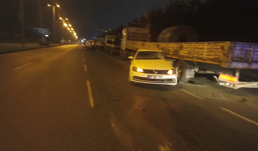 Park halindeki TIR’ın altına girdi…