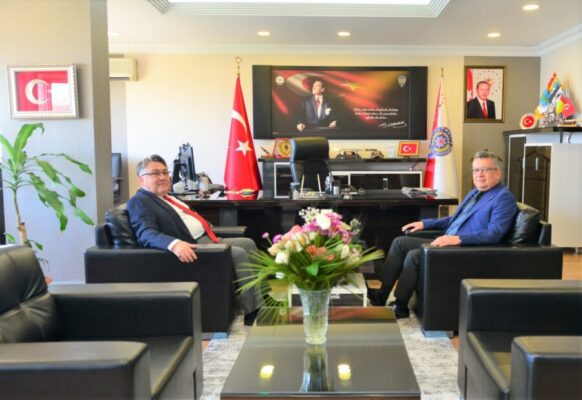 Rektör “hayırlı olsun”a gitti…