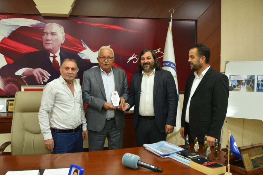 Posbıyık’a teşekkür plaketi…