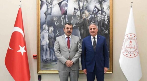 Bakanı ziyaret etti…