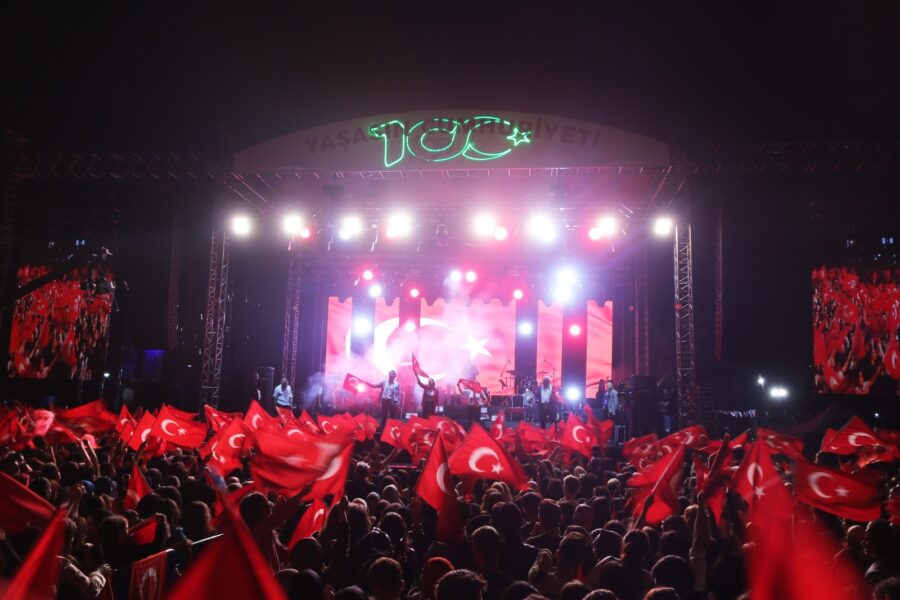 “Yaşasın Cumhuriyet, Yaşasın Atatürk”…