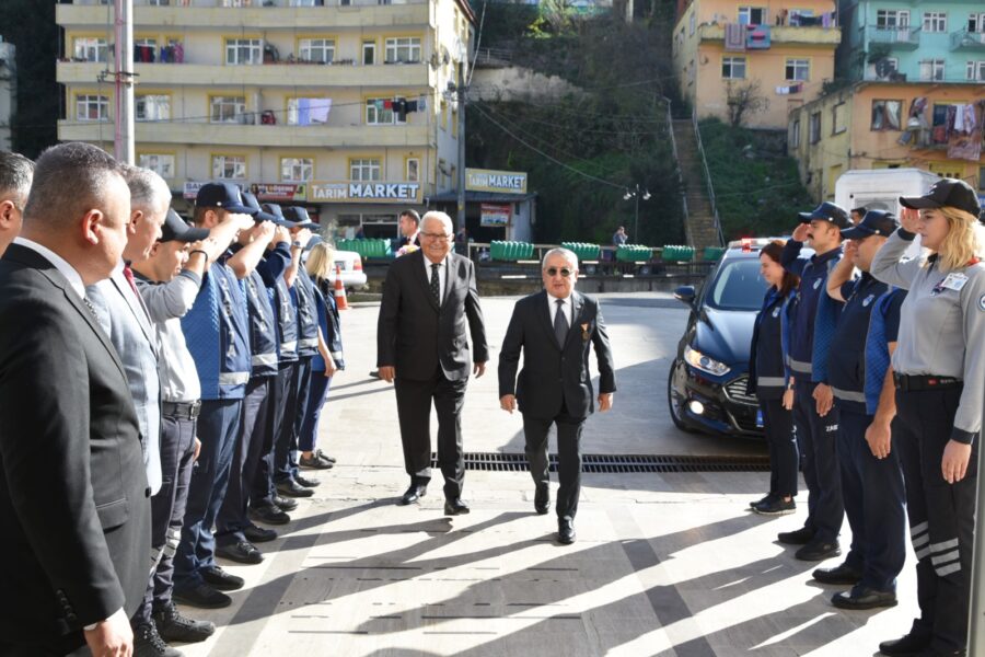 Anma programı için geldi…