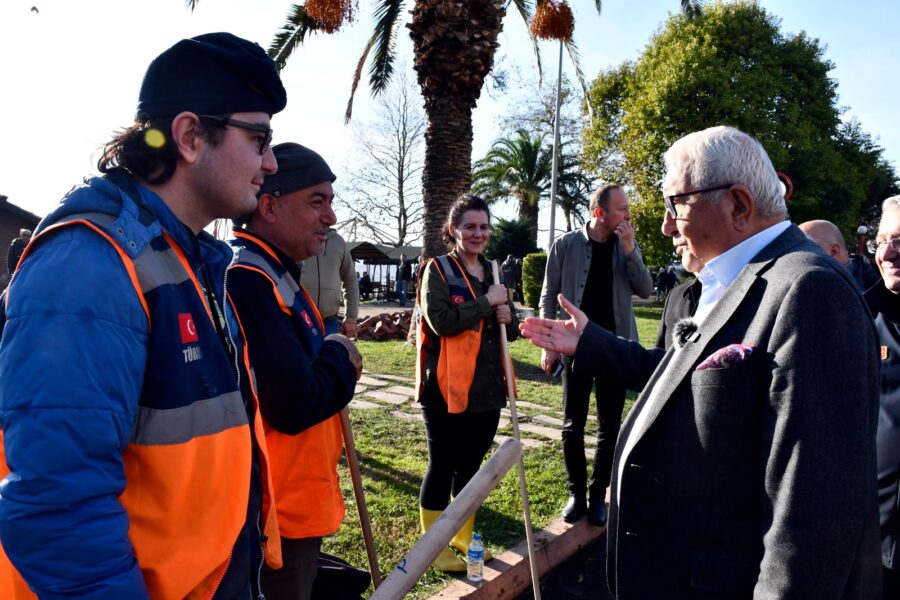 Afetzedeleri yalnız bırakmıyor…