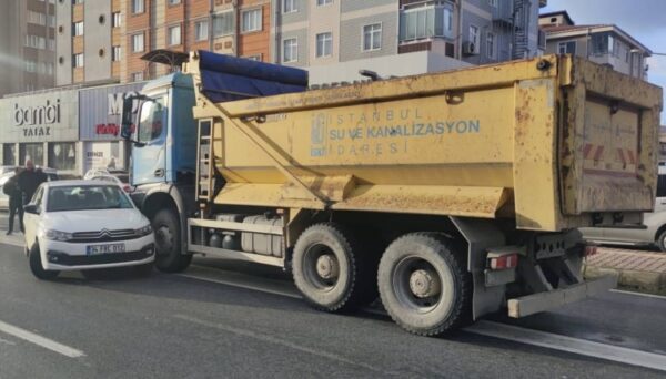 İBB aracı kaza yaptı…