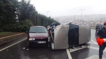 Araca arkadan çarparak devrildi…