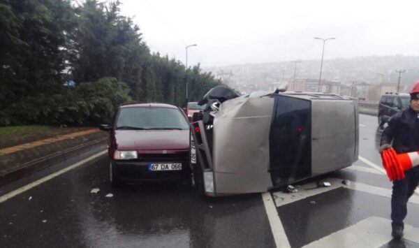 Araca arkadan çarparak devrildi…