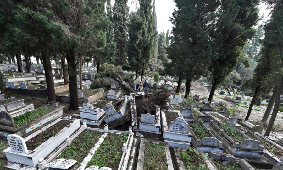 Hasar gören mezarlıkların tespitleri yapılıyor…