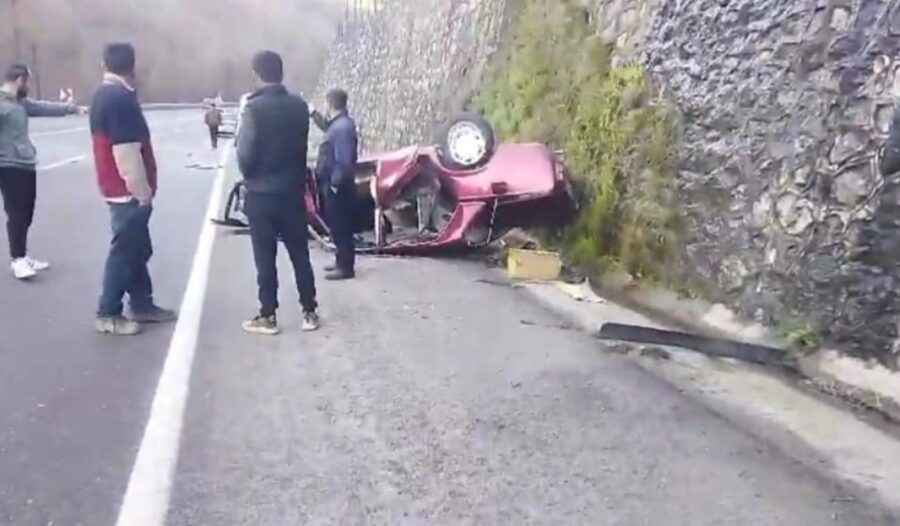 Araç takla atarak refüje çıktı…