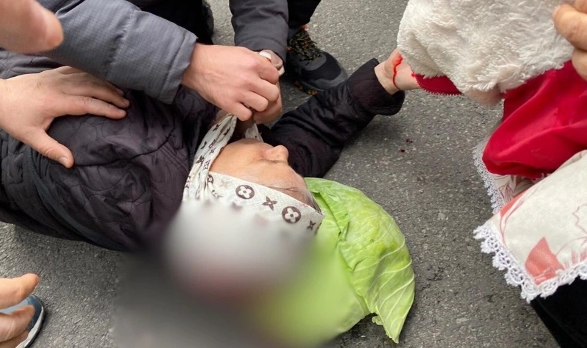 Kafasına demir parçası düştü…