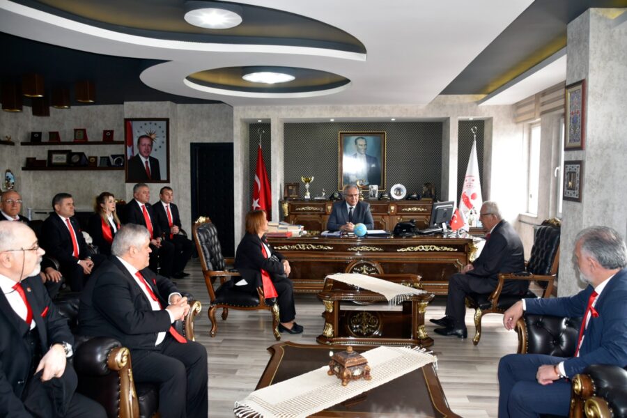 Ekibiyle, Kaymakamı ziyaret etti…